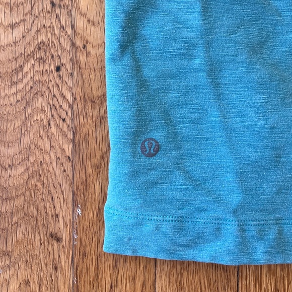 Men’s LuLu Lemon Shirt - Picture 2 of 4